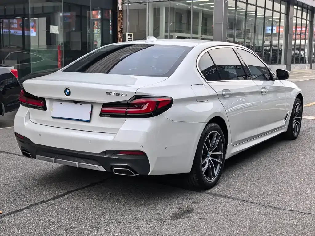 BMW 5 Series — фото 2