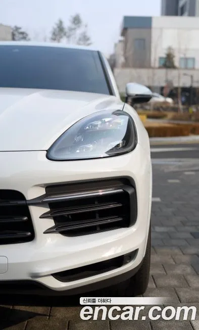 Porsche Cayenne — фото 1