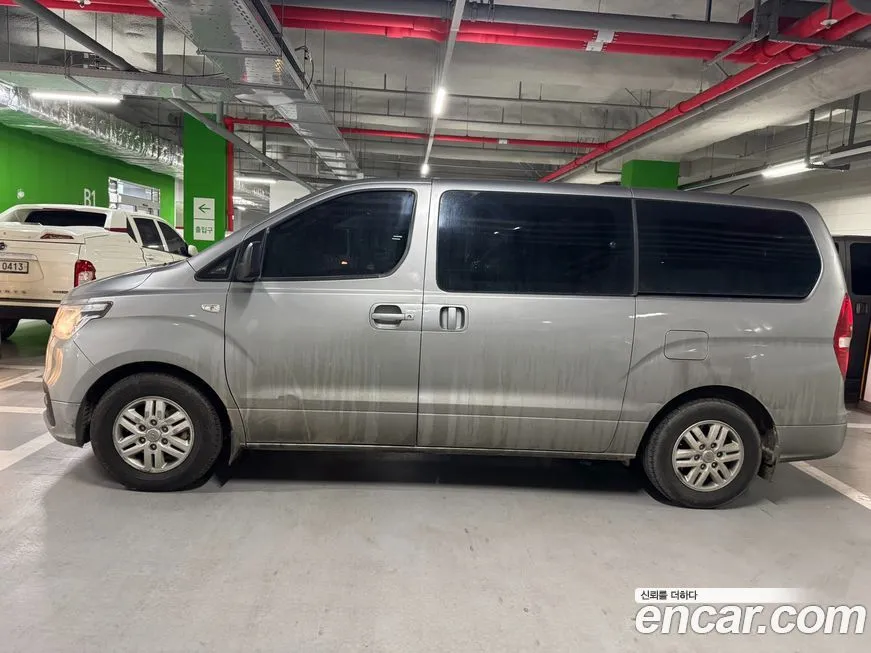 Hyundai Starex — фото 1