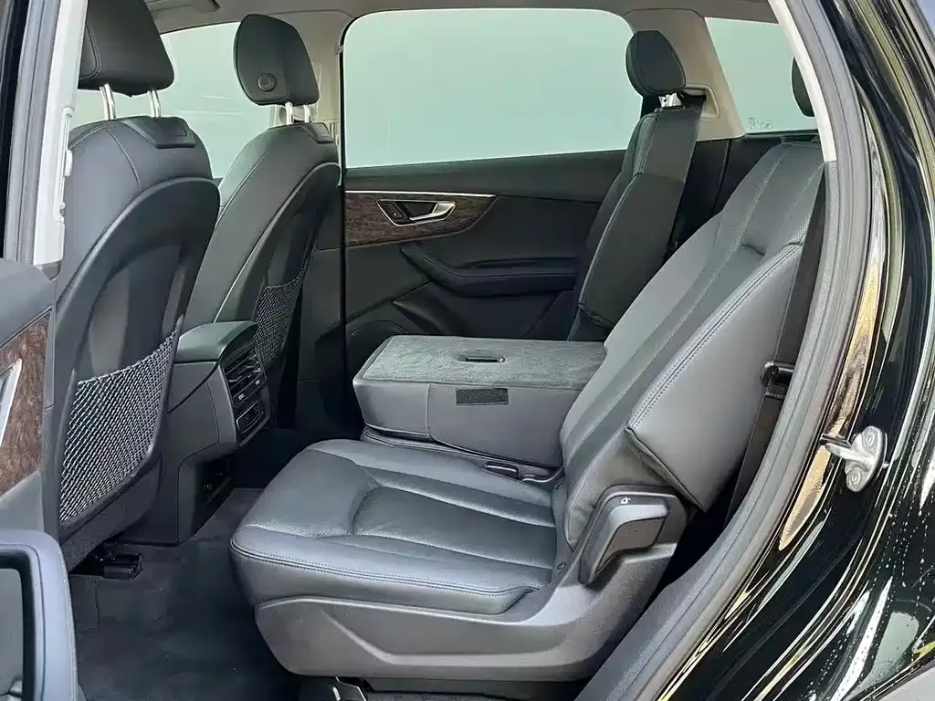 Audi Q7 — фото 10
