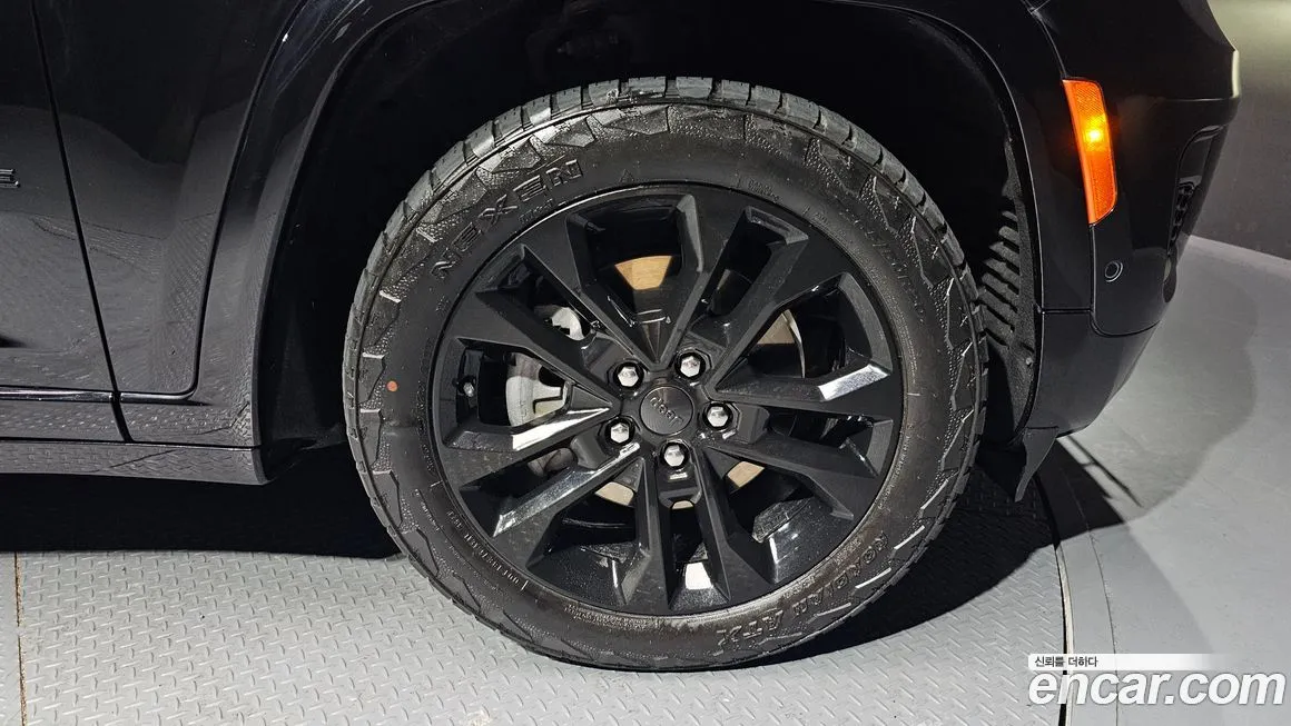 Jeep Cherokee — фото 7