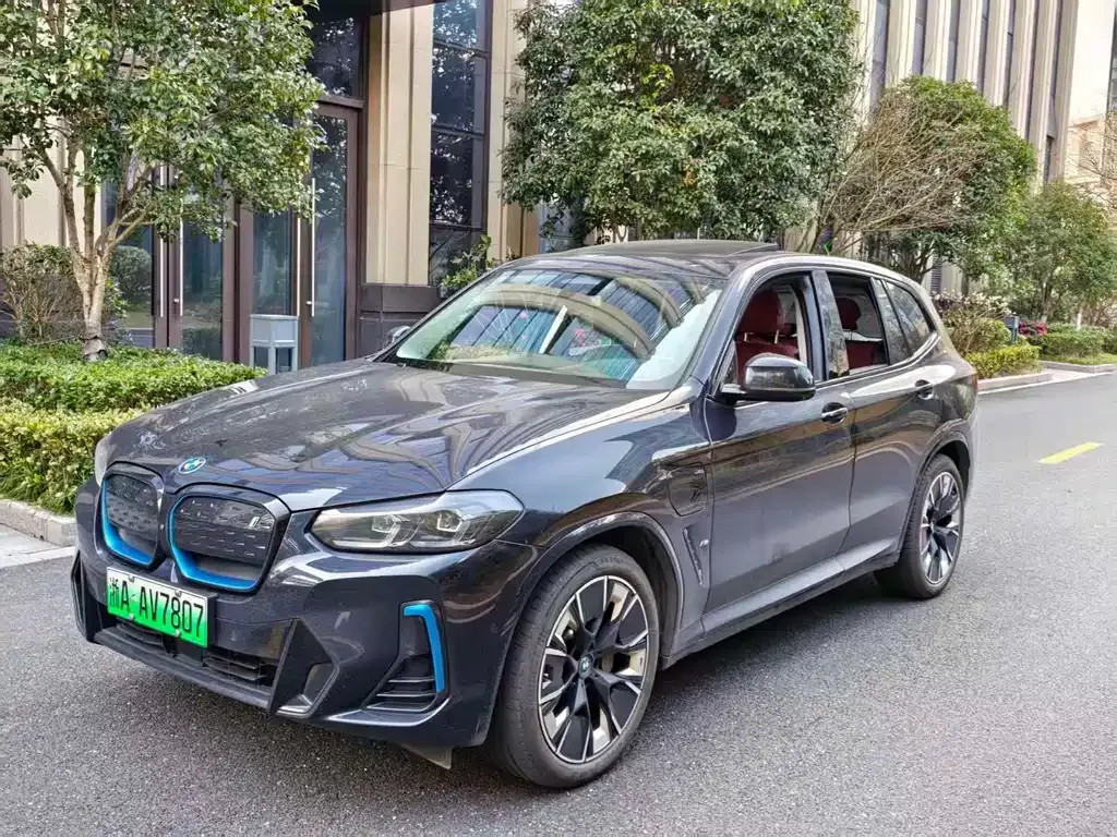 BMW iX3 — фото 1