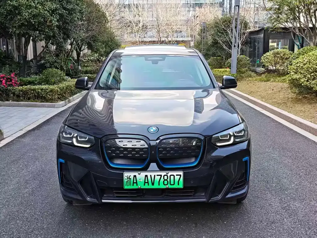 BMW iX3 — фото 10