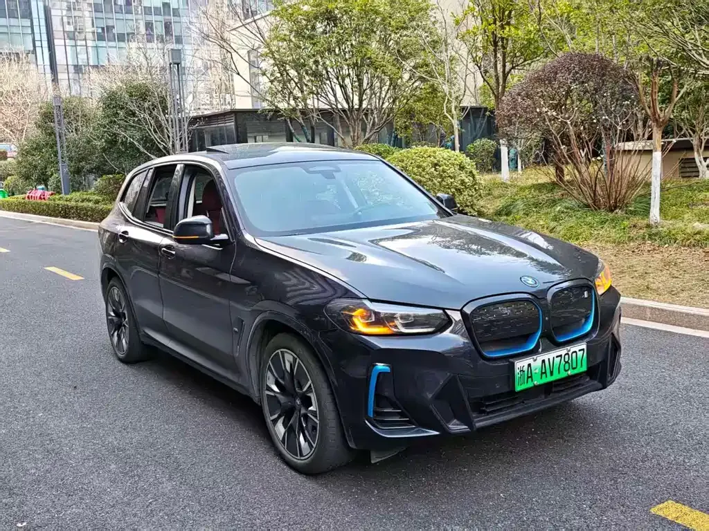 BMW iX3 — фото 8
