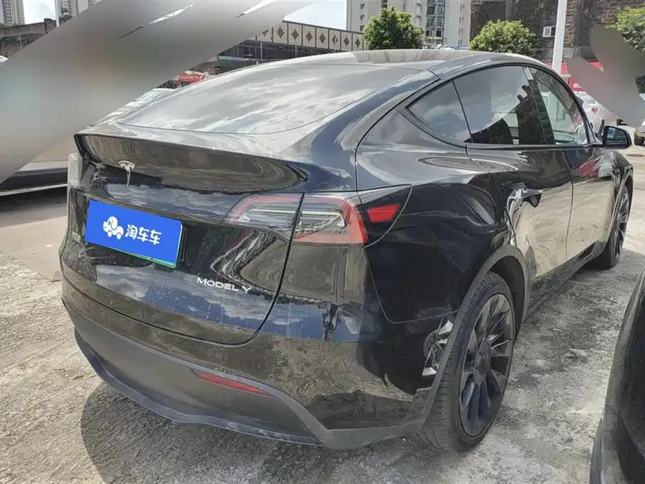 Tesla Model Y — фото 9