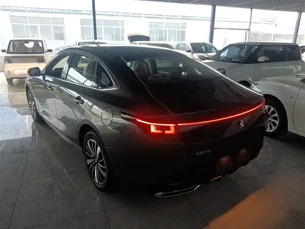 Changan Eado PHEV — фото 3