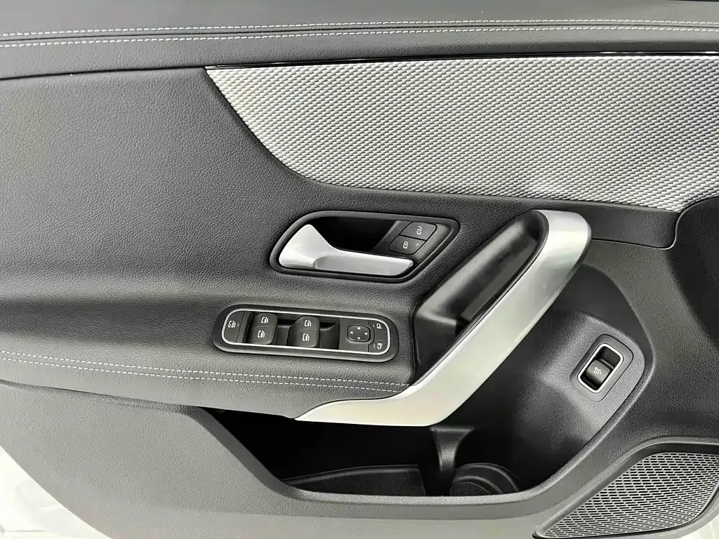 Mercedes-Benz A-Class — фото 10
