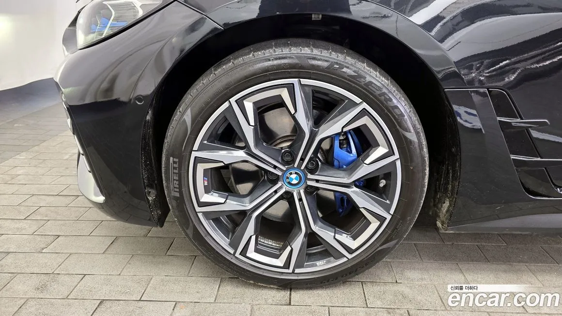 BMW i4 — фото 6