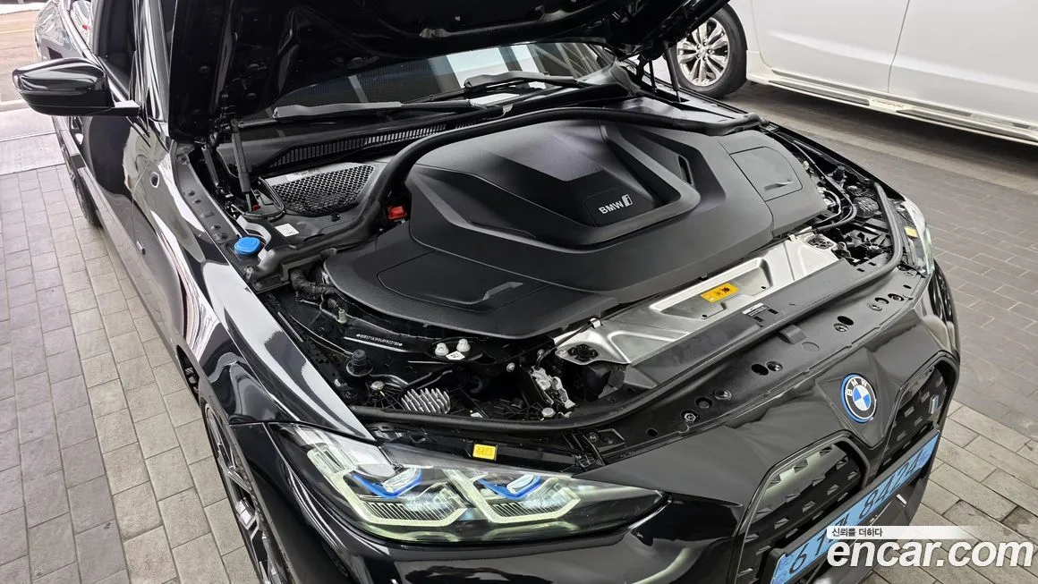 BMW i4 — фото 10
