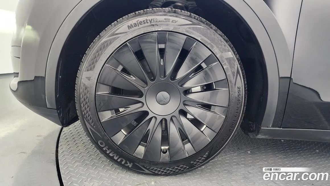 Tesla Model Y — фото 7