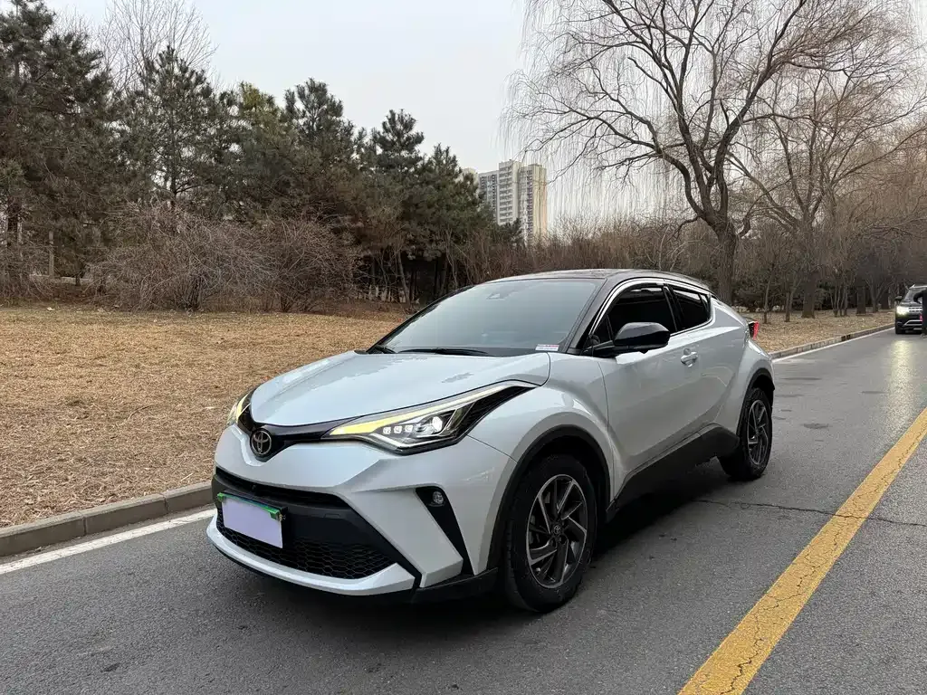 Toyota C-HR — фото 1
