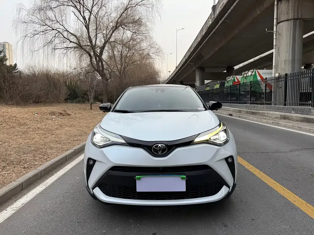 Toyota C-HR — фото 9