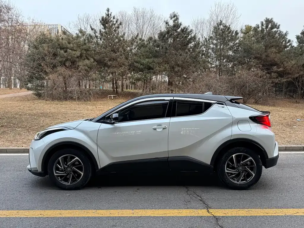 Toyota C-HR — фото 10