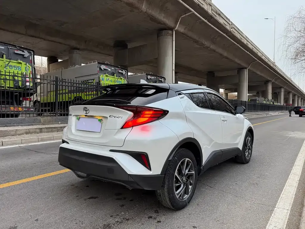 Toyota C-HR — фото 7