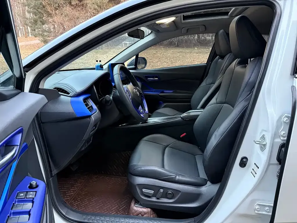 Toyota C-HR — фото 2
