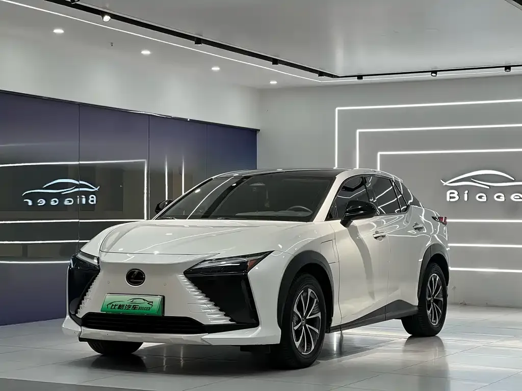Lexus RZ — фото 1