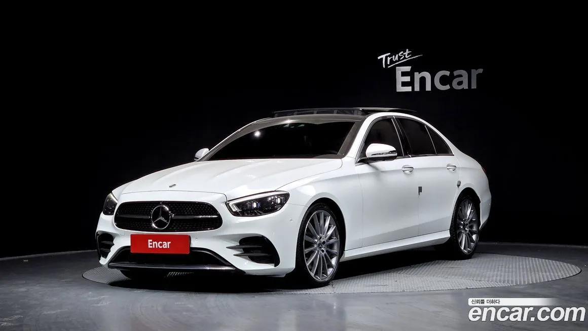 Mercedes-Benz E-Class — фото 1