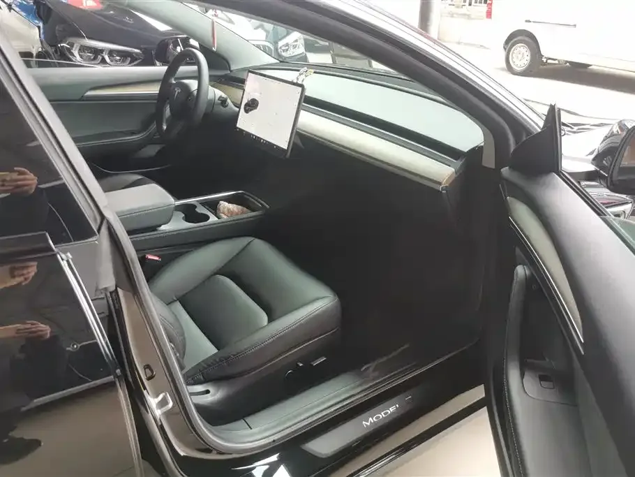 Tesla Model 3 — фото 6