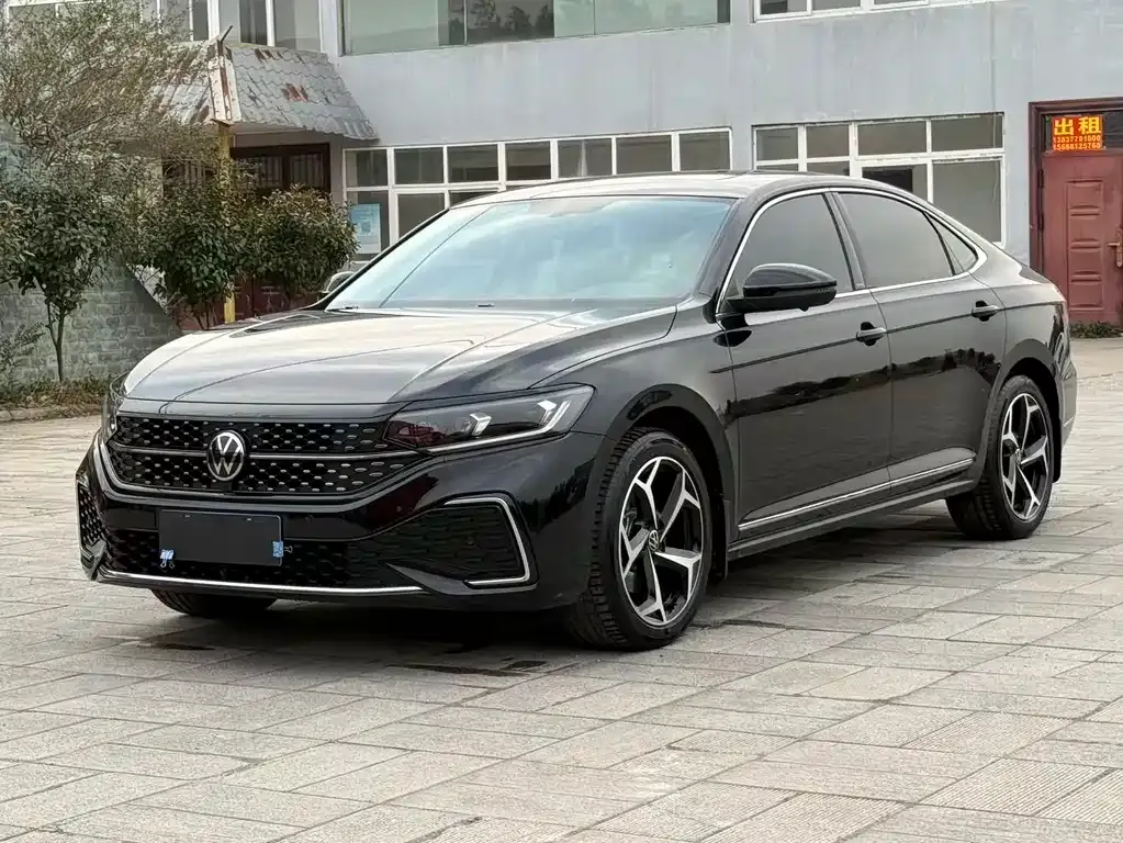 Volkswagen Passat — фото 1
