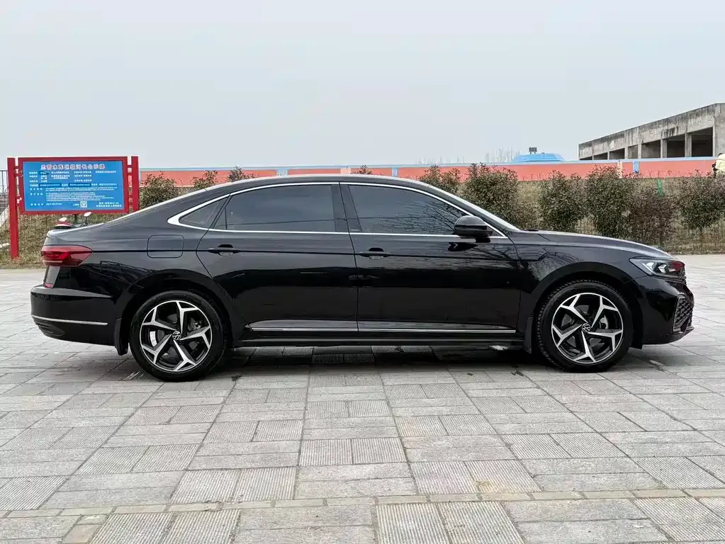 Volkswagen Passat — фото 8
