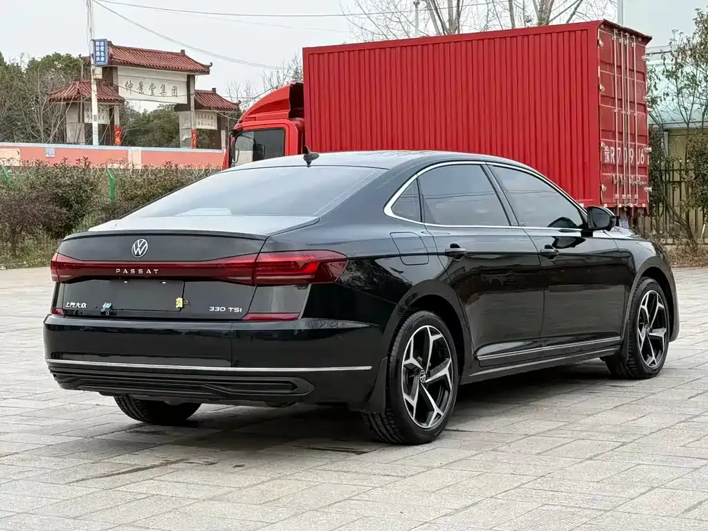 Volkswagen Passat — фото 2