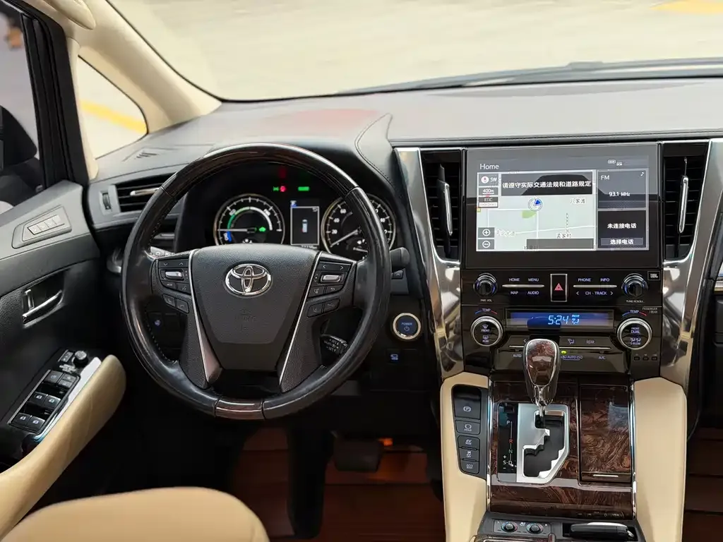 Toyota Alphard — фото 5