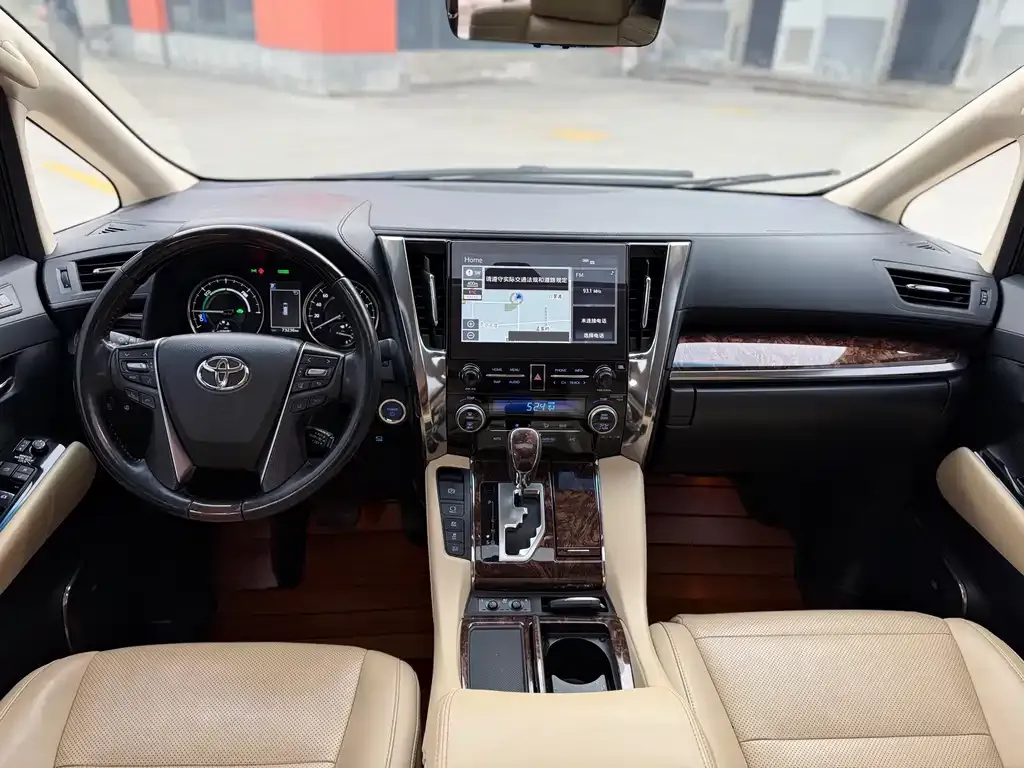 Toyota Alphard — фото 8
