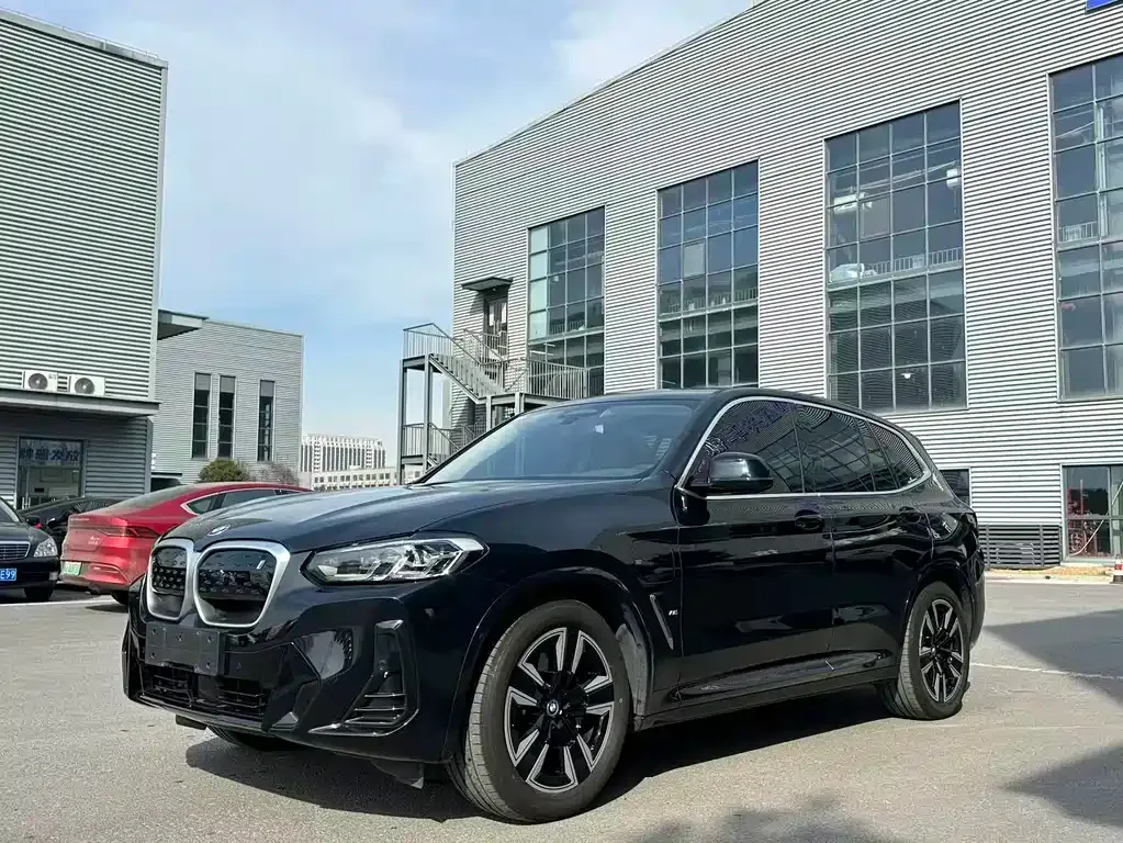 BMW iX3 — фото 1