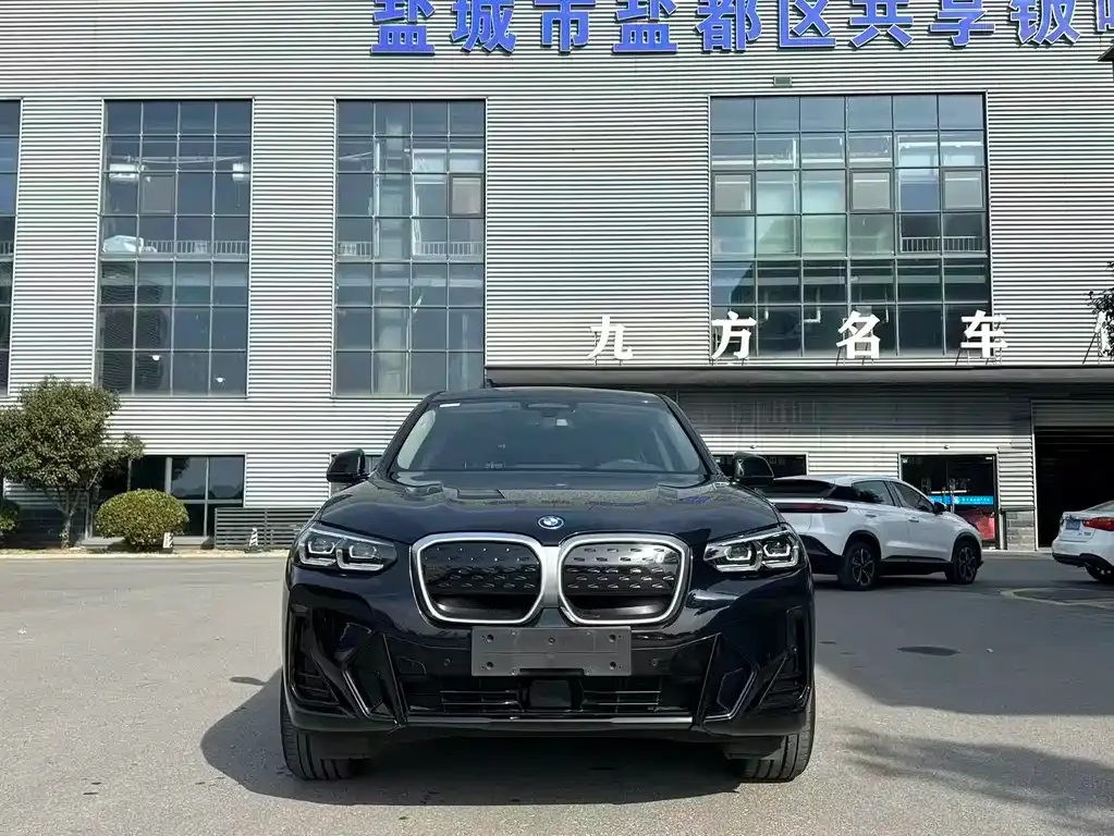 BMW iX3 — фото 2