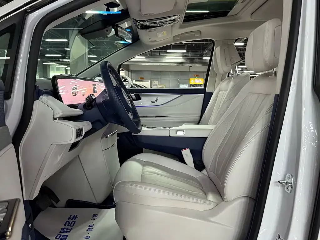 Buick GL8 Hybrid — фото 2