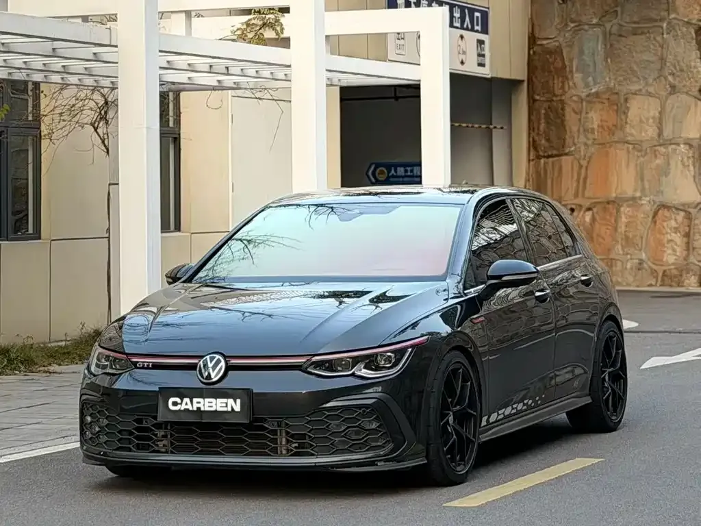 Volkswagen Golf GTI — фото 1