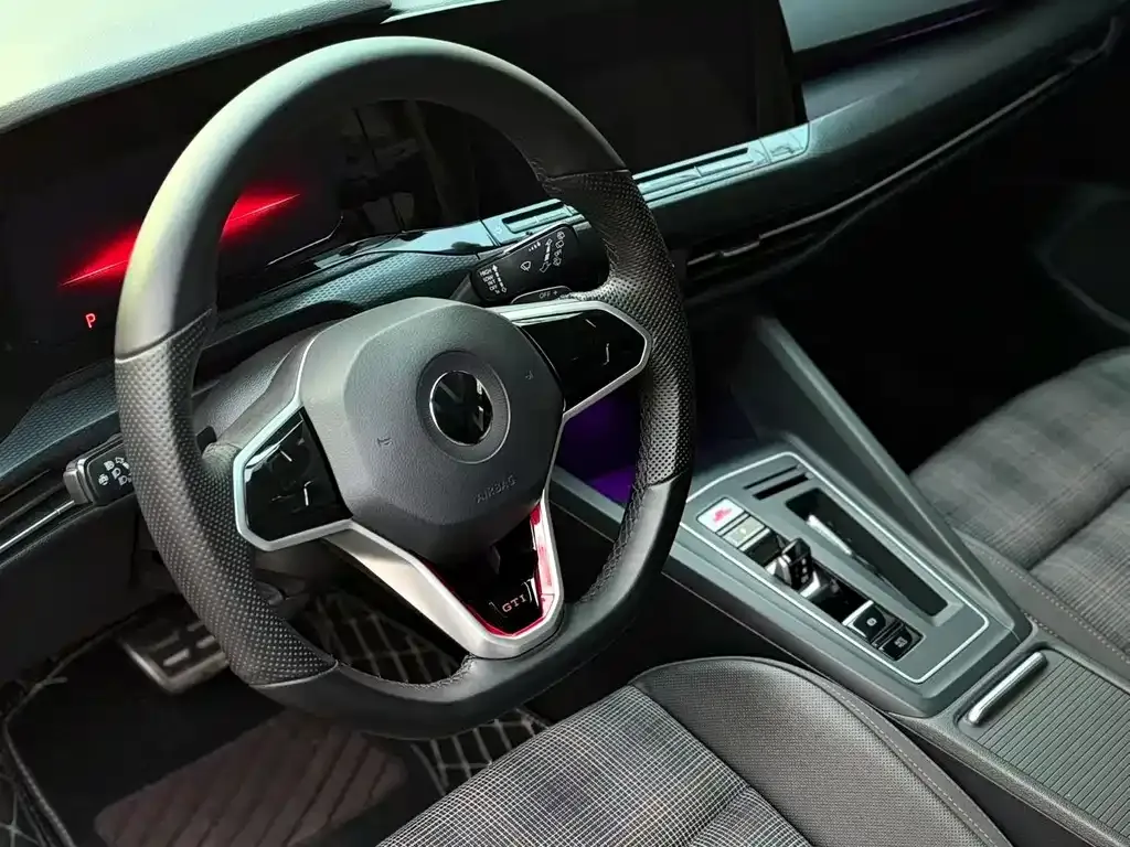 Volkswagen Golf GTI — фото 3