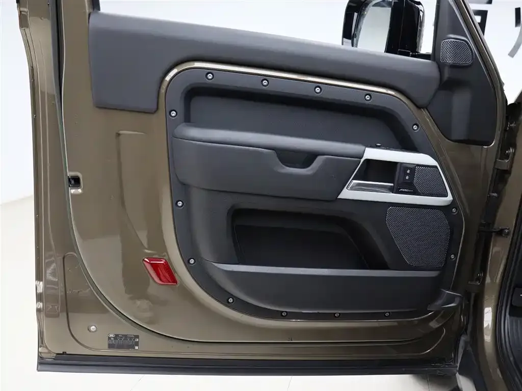 Land Rover Defender — фото 2