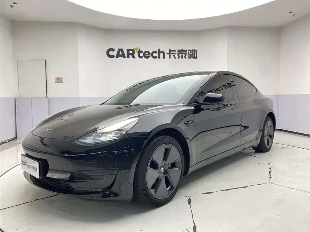 Tesla Model 3 — фото 1