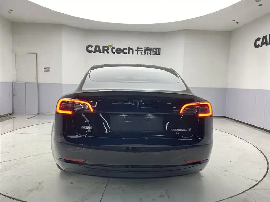 Tesla Model 3 — фото 2