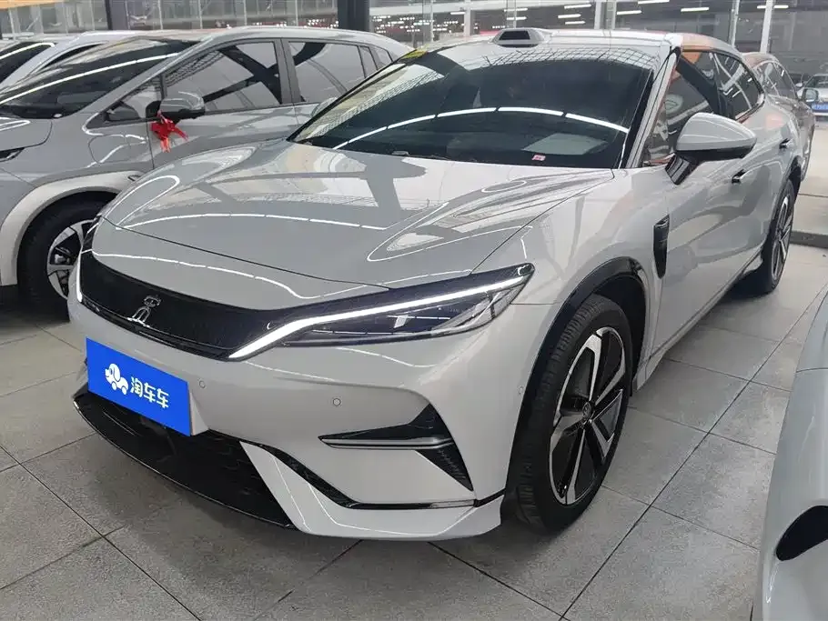 BYD L EV — фото 1
