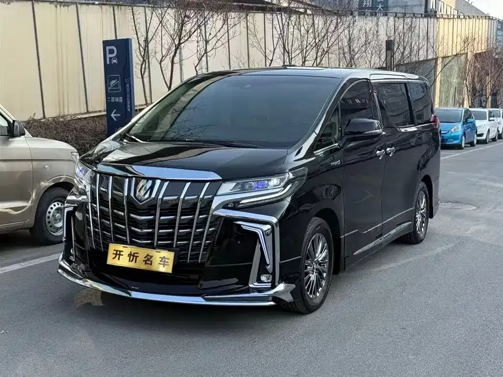 Toyota Vellfire — фото 1