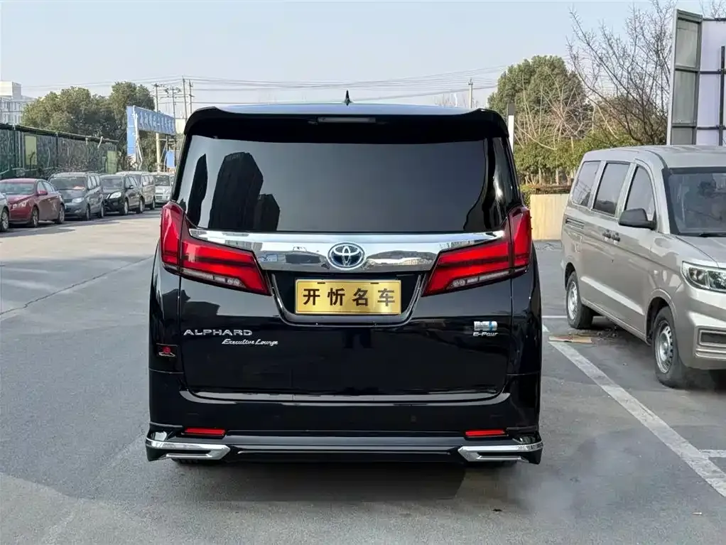 Toyota Vellfire — фото 8