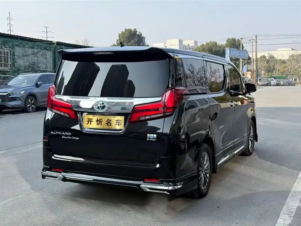 Toyota Vellfire — фото 3