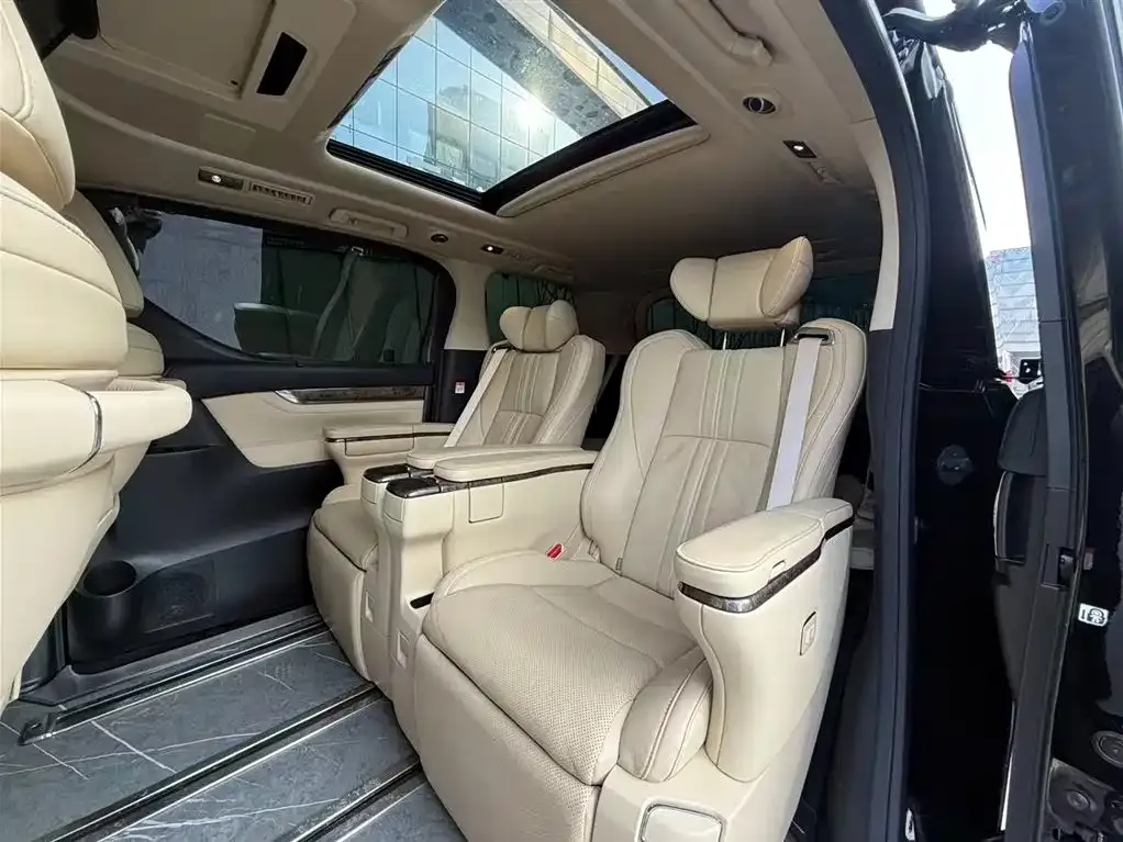 Toyota Vellfire — фото 7