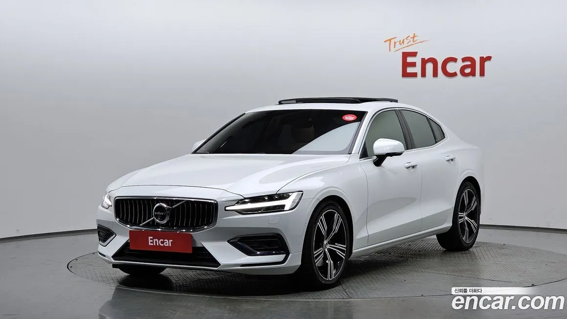 Volvo S60 — фото 1