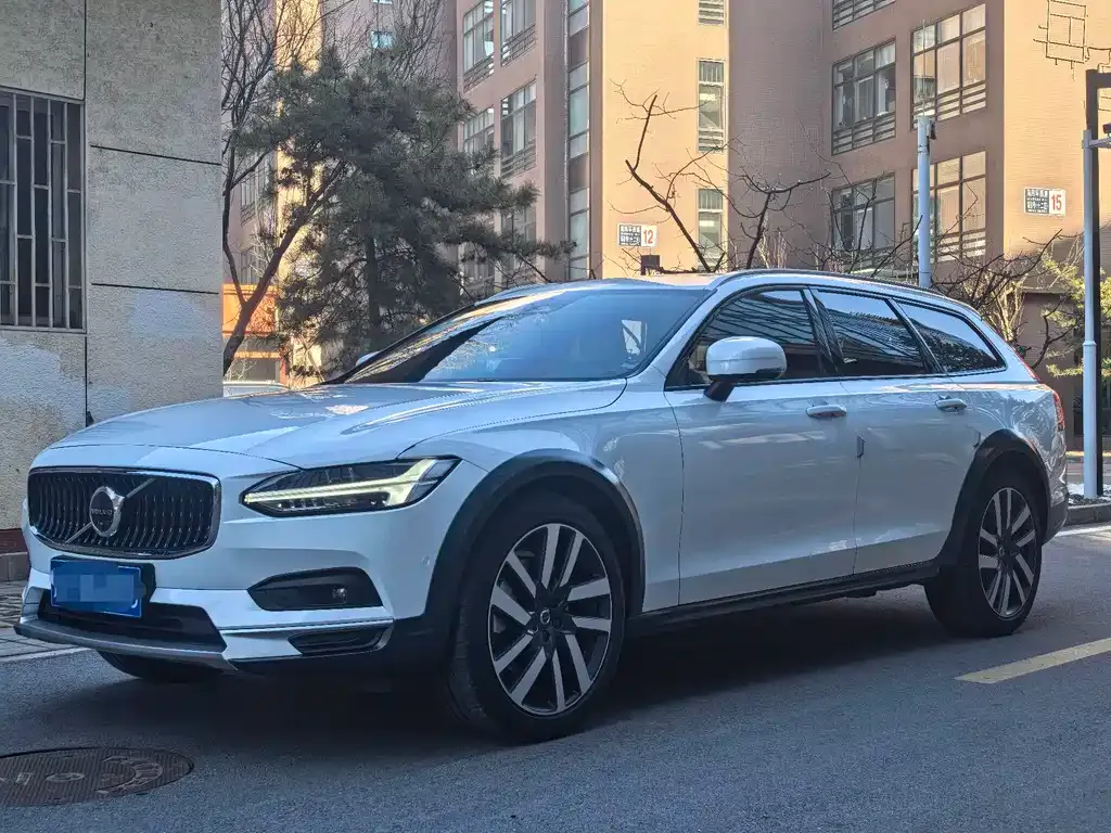 Volvo V90 — фото 1
