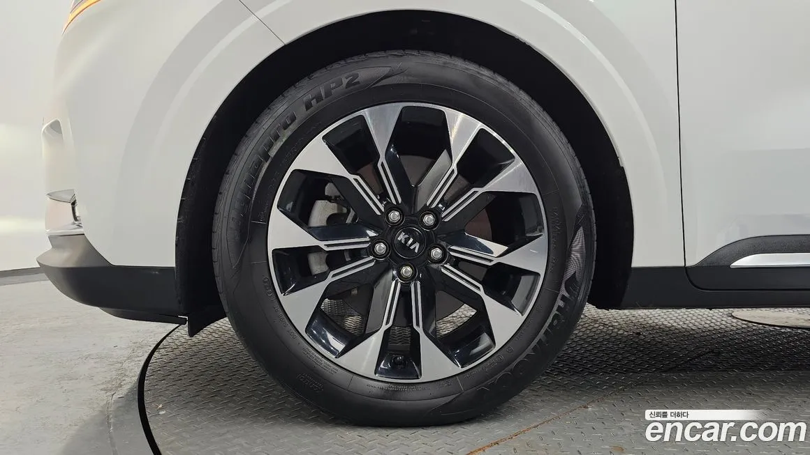 Kia Carnival — фото 8