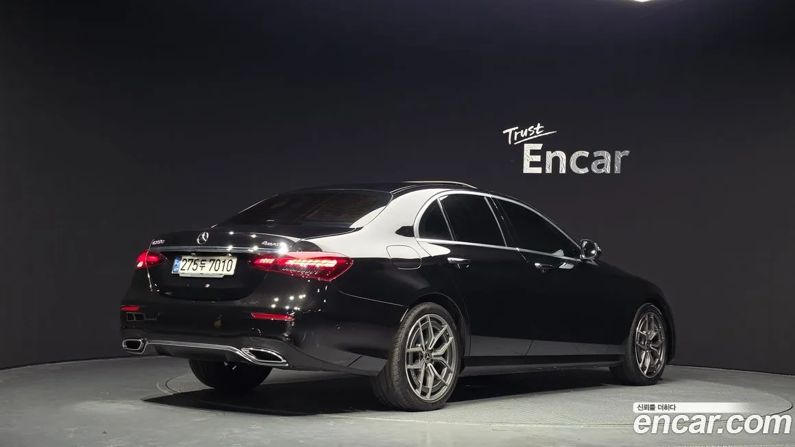 Mercedes-Benz E-Class — фото 2