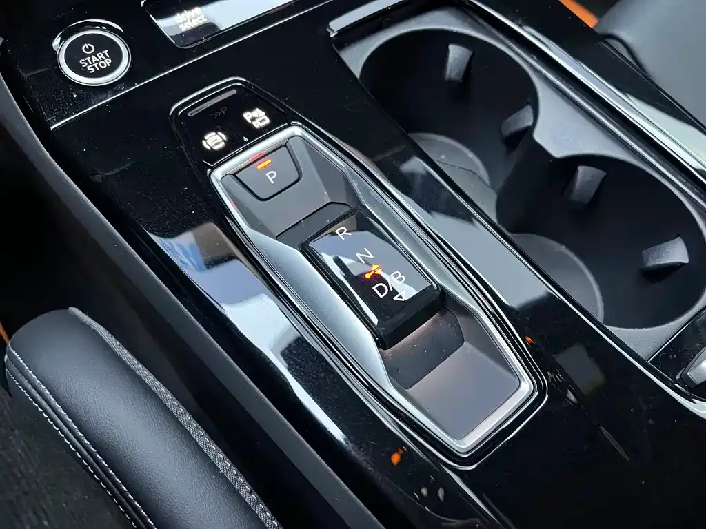 Audi Q6L e-tron — фото 10