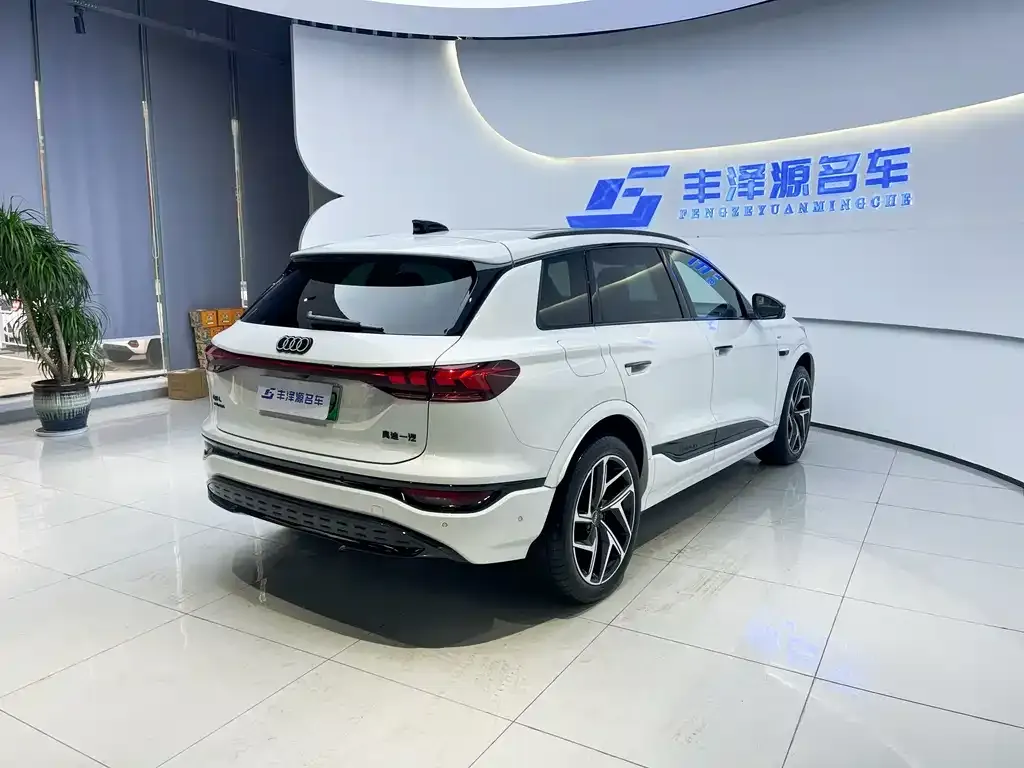 Audi Q6L e-tron — фото 4