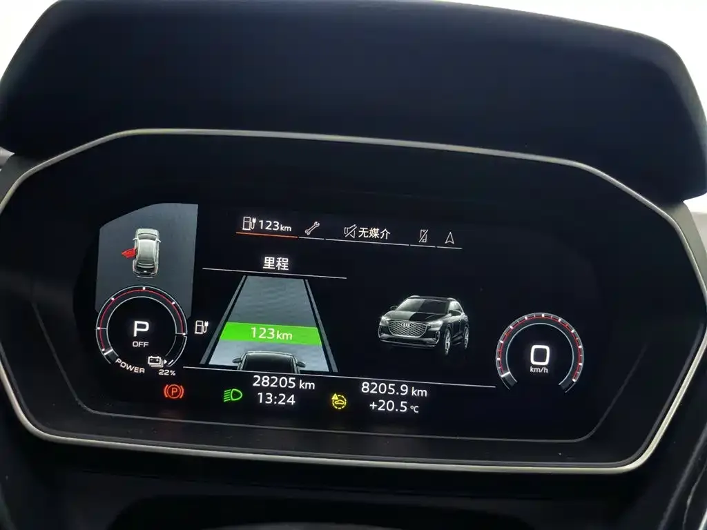 Audi Q4 e-tron — фото 10