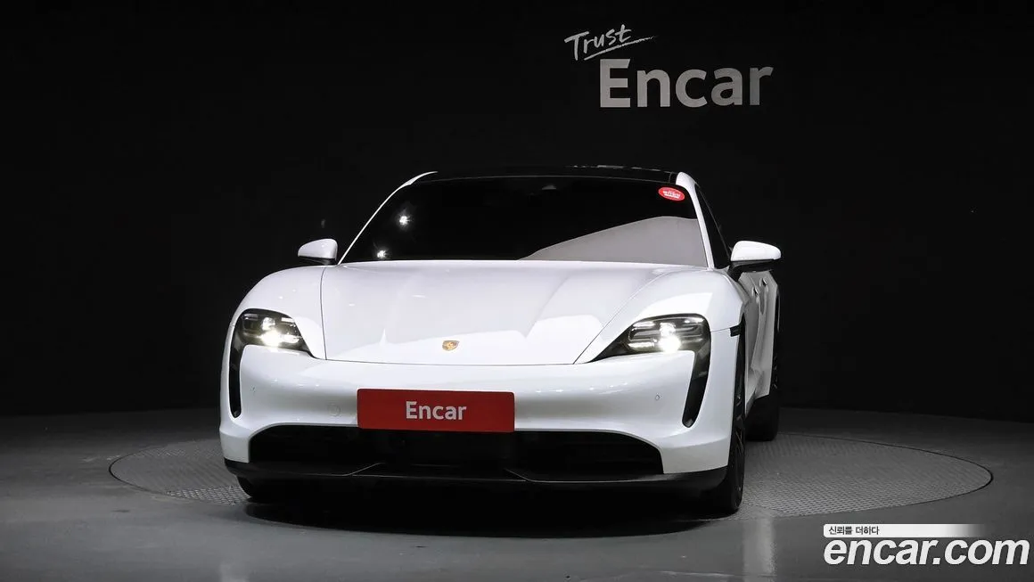 Porsche Taycan — фото 5