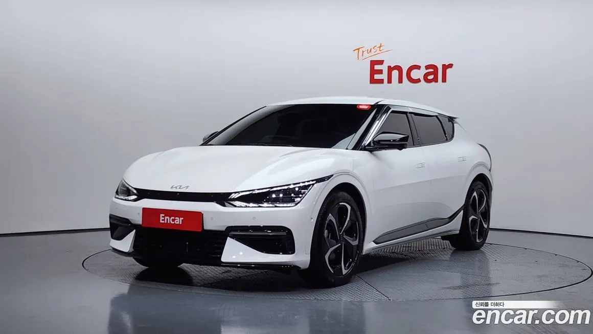 Kia EV6 — фото 1