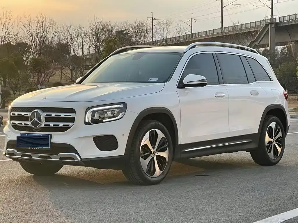 Mercedes-Benz GLB — фото 1